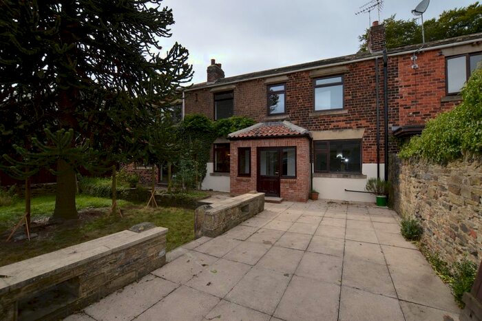3 Bedroom Farmhouse To Rent In Lawns Lane, Leeds, LS12