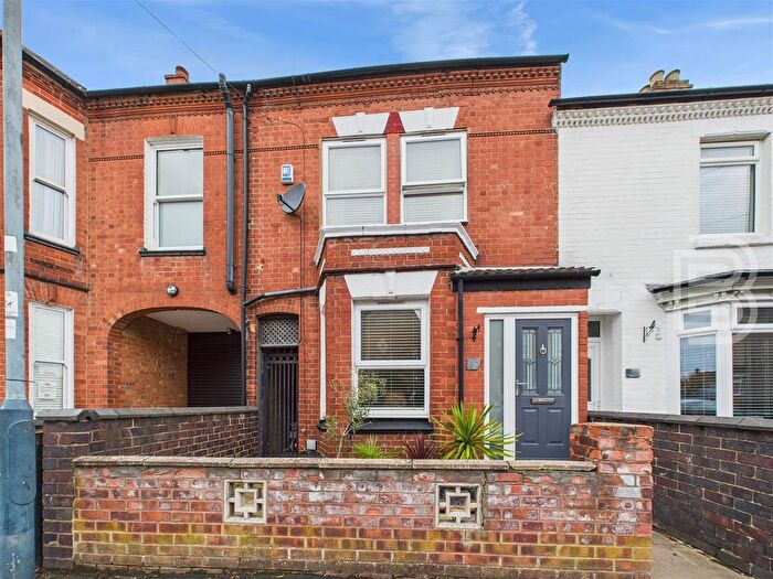 4 Bedroom Terraced House For Sale In Winfield Street, Rugby, CV21