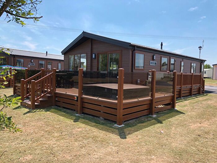 3 Bedroom Mobile/park Home For Sale In The Fairway, Sleaford Road, Tattershall, Lincoln, LN4