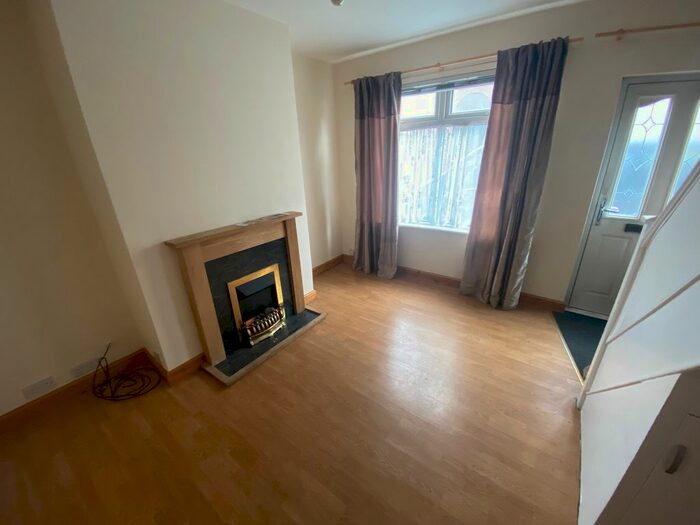 2 Bedroom Detached House To Rent In Williamson Street, Hull, HU9