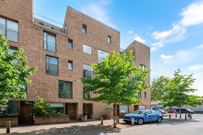 2 Bedroom Flat For Sale In Arbor House, Brentford, TW8