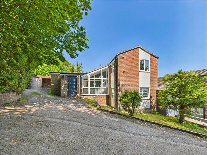 3 Bedroom Link Detached House For Sale In Delfryn, Portslade, BN41