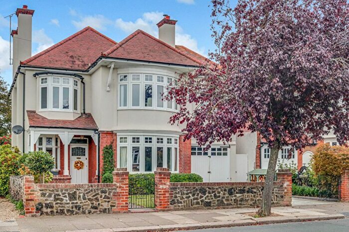 4 Bedroom Detached House For Sale In Tyrone Road, Thorpe Bay, SS1