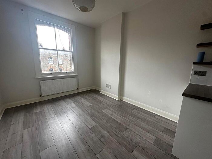 2 Bedroom Flat To Rent In Elgin Avenue, Maida Vale, W9