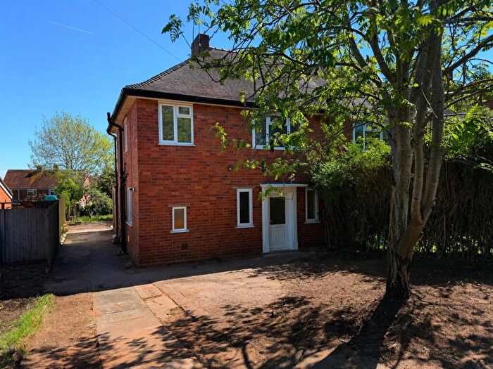 3 Bedroom Semi Detached House For Sale In Shenstone Avenue, Stourbridge, DY8