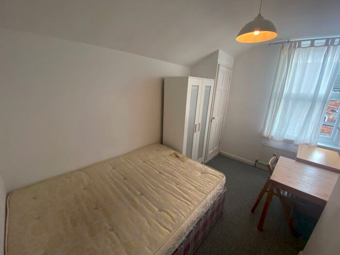 1 Bedroom House To Rent In Jubilee Road, Southsea, PO4