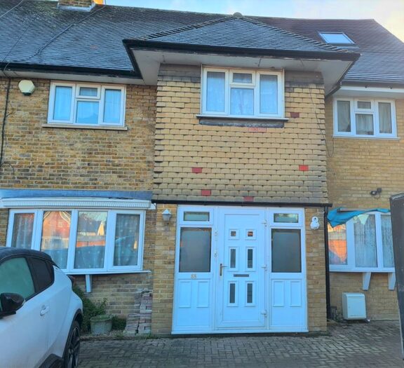 2 Bedroom Flat To Rent In Stainton Road, Enfield EN3