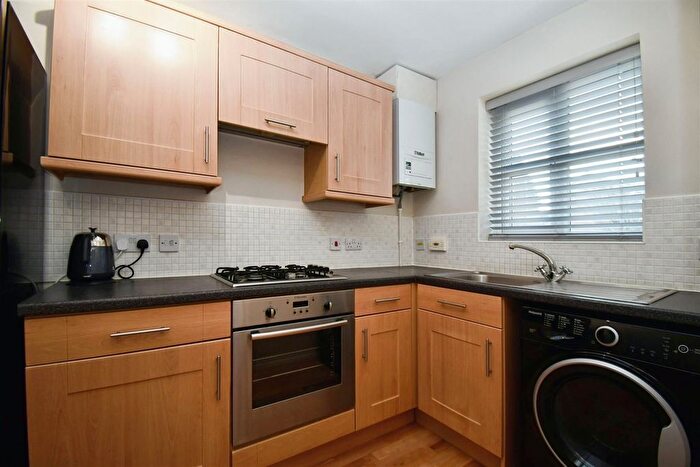 3 Bedroom Town House For Sale In Heatherwood Court, Bransholme, Hull, HU7