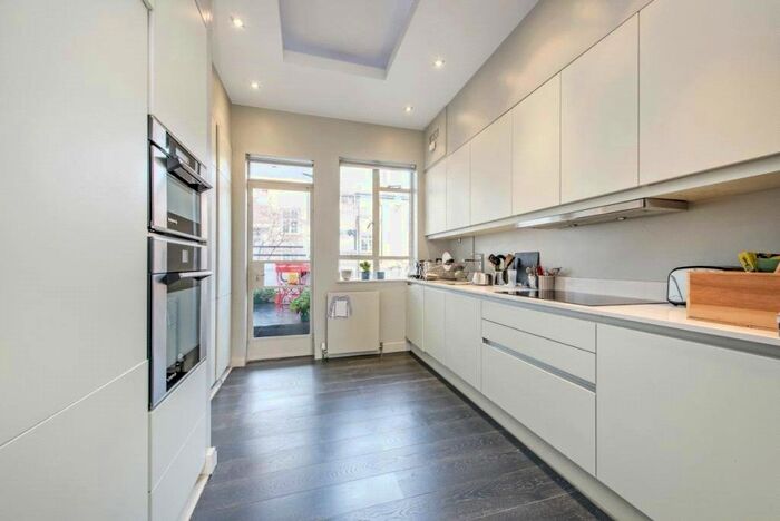 2 Bedroom Flat To Rent In Myddelton Square, London, EC1R