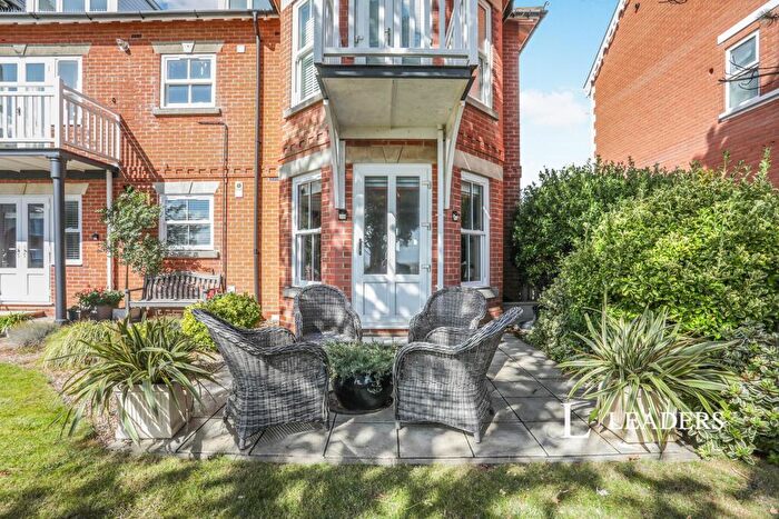 1 Bedroom Flat To Rent In Beach Place, Undercliff Road East, IP11