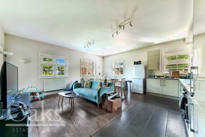 2 Bedroom Flat To Rent In Coombe Road, Croydon, CR0