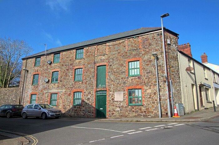 1 Bedroom Flat To Rent In Holsworthy, Devon, EX22