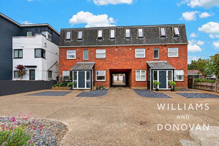 2 Bedroom Apartment For Sale In Church Road, Benfleet, SS7