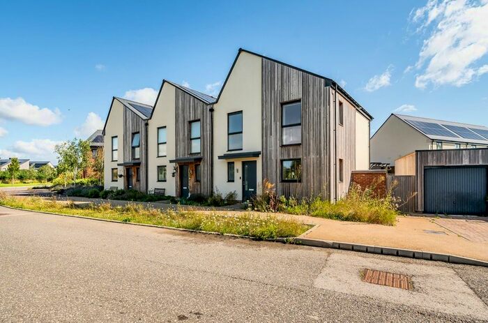 3 Bedroom End Of Terrace House For Sale In Braeburn Avenue, Bicester, OX27