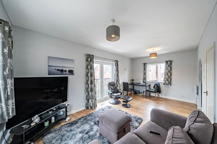 2 Bedroom Flat For Sale In Lock Keepers Court, Hull, East Riding Of Yorkshire, HU9