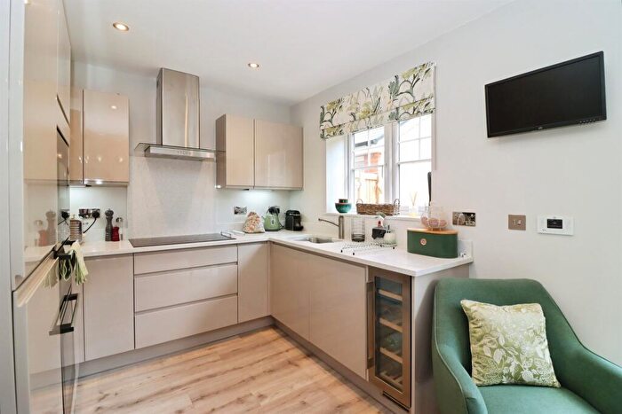 4 Bedroom Semi-Detached House For Sale In Settlement Drive, Clowne, Chesterfield, S43