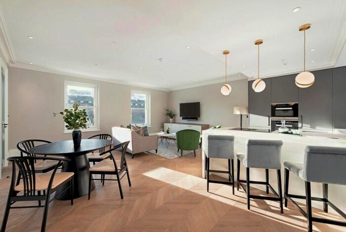 3 Bedroom Flat To Rent In Connaught Street, Hyde Park, London, W2