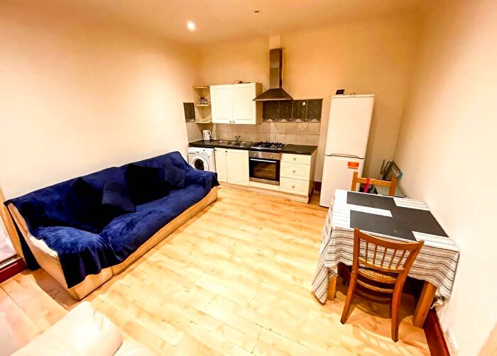 2 Bedroom Flat To Rent In Blenheim Road, Walthamstow, E15