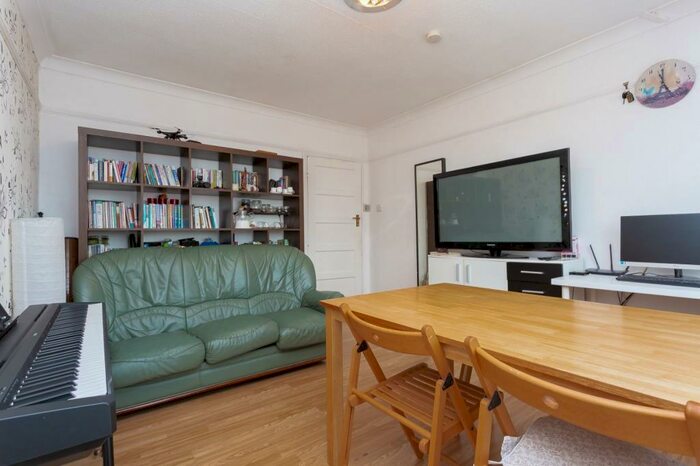 2 Bedroom Apartment To Rent In Central Gardens, Morden, SM4