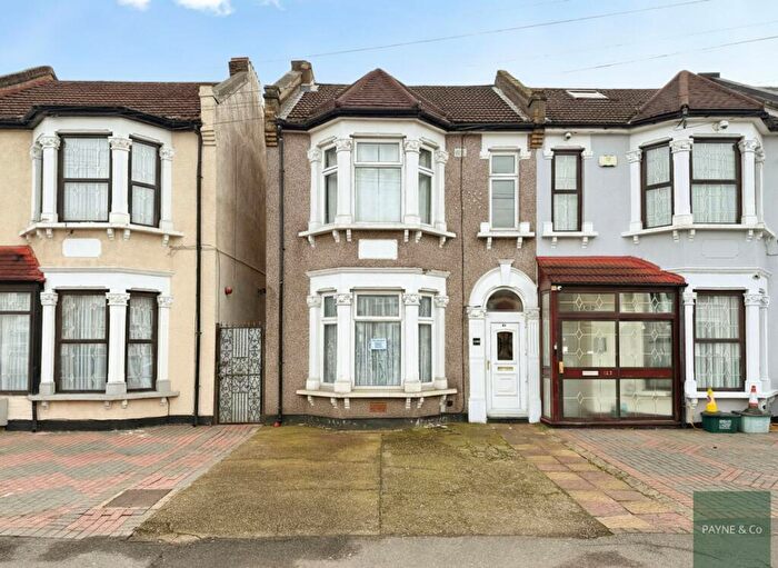 3 Bedroom End Of Terrace House For Sale In Thorold Road, Ilford, IG1