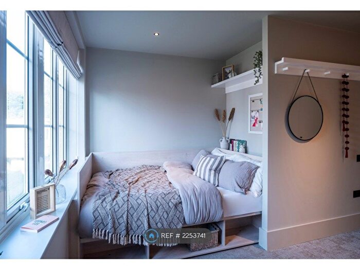 Studio To Rent In Augustus Road, London, SW19