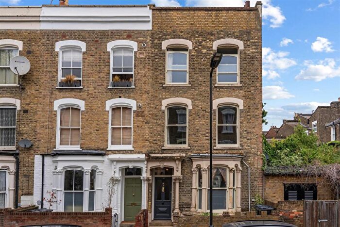 4 Bedroom End Of Terrace House For Sale In Dunlace Road, Lower Clapton, E5