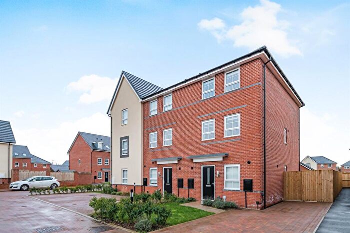 3 Bedroom Terraced House To Rent In Bedroom Terraced House In Gosport Grove, Trentham, ST4