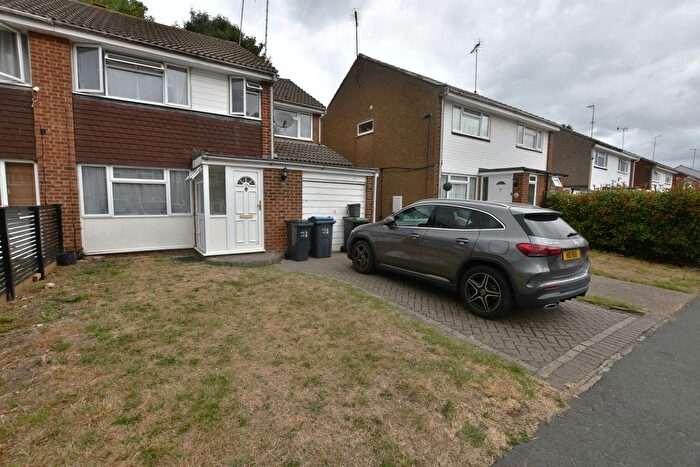 4 Bedroom Semi-Detached House To Rent In Albatross Gardens, South Croydon, CR2