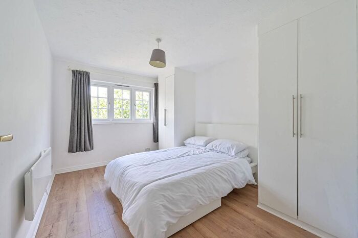 2 Bedroom Flat To Rent In Selhurst Close, Wimbledon Common, London, SW19