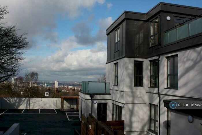 2 Bedroom Flat To Rent In Plum Lane, London, SE18