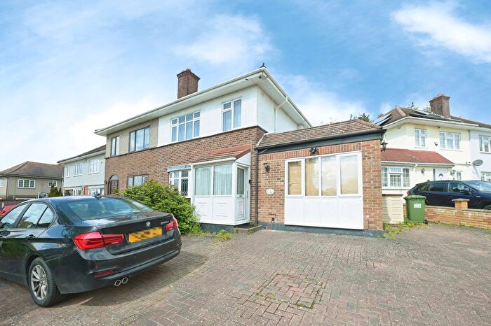 3 Bedroom Semi Detached House For Sale In Ash Close, Collier Row, Romford, Havering, RM5