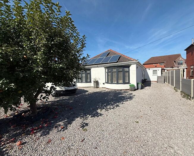 3 Bedroom Detached Bungalow To Rent In Wroot Road, Finningley, Doncaster, DN9