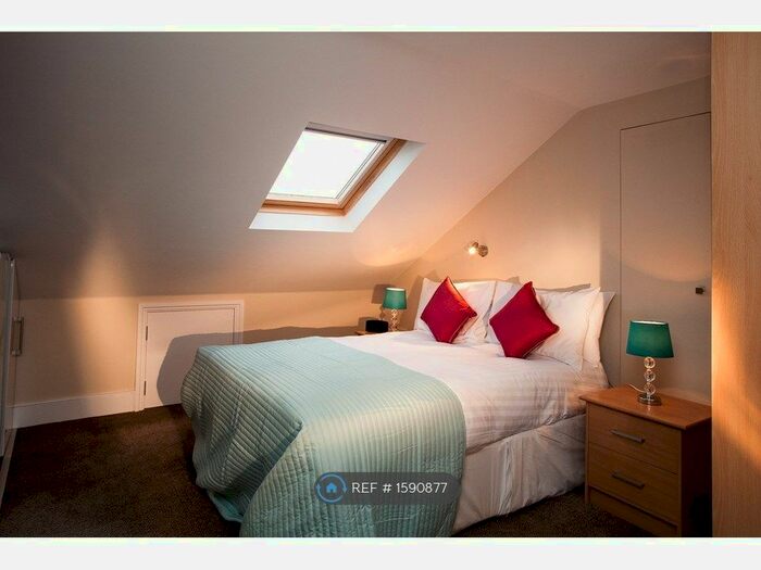 Studio To Rent In Coningham Road, London, W12