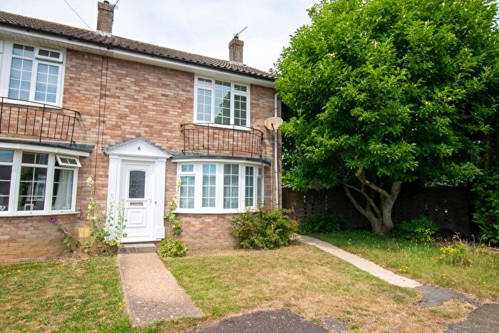 2 Bedroom End Of Terrace House To Rent In Pine Walk, Uckfield, TN22