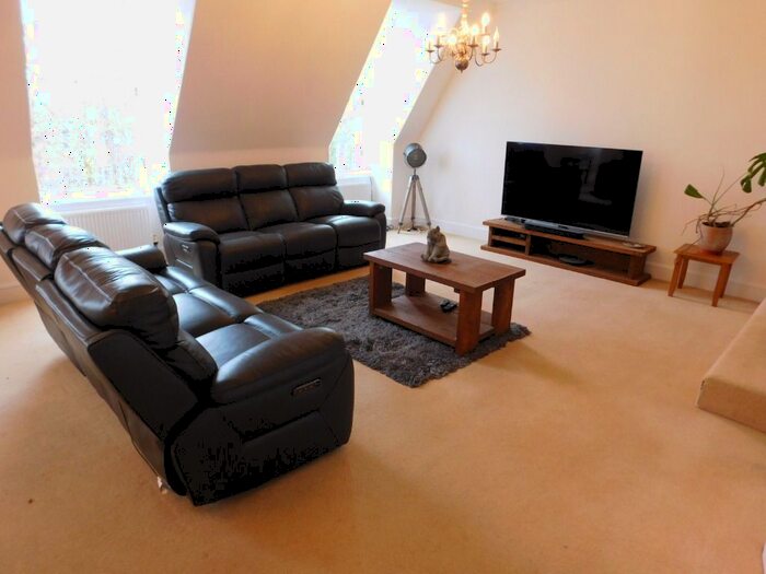 3 Bedroom Flat To Rent In Queens Gardens, West End, Aberdeen, AB15