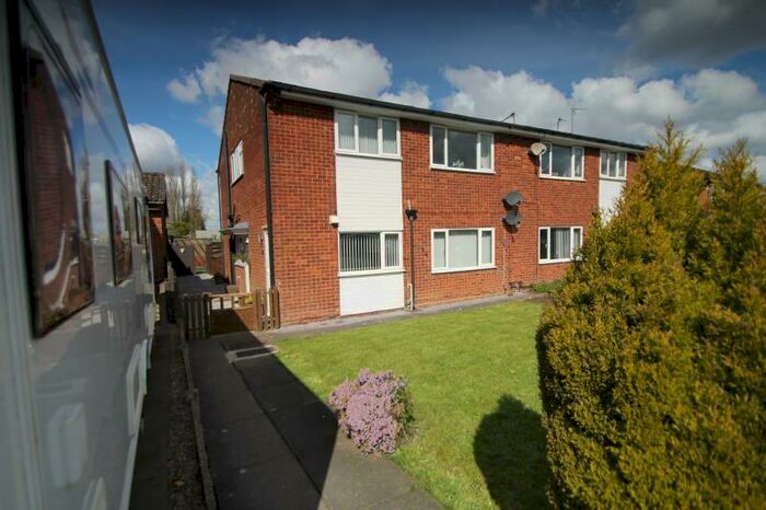2 Bedroom Maisonette To Rent In Hope Street, Halesowen, West Midlands, B62