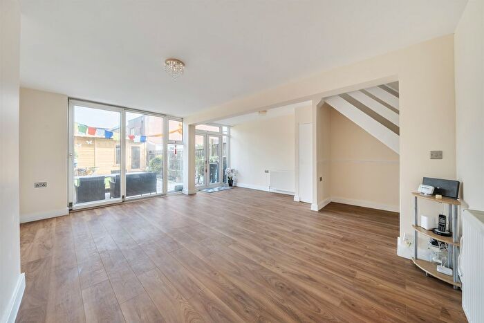 4 Bedroom Terraced House For Sale In Styles Gardens, London, SW9