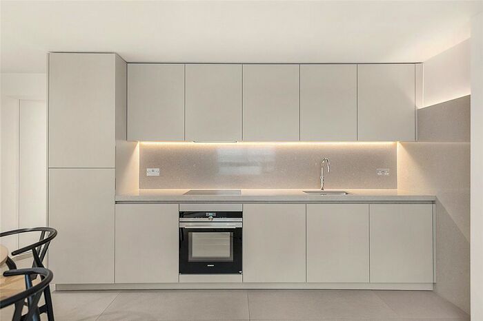 2 Bedroom Flat To Rent In Chepstow Road, Notting Hill, W2