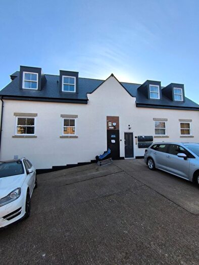 1 Bedroom Flat To Rent In Warrens Close, Irthlingborough, Wellingborough, NN9