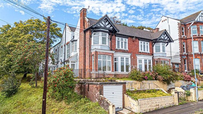 2 Bedroom Flat For Sale In Linton Road, Hastings, TN34