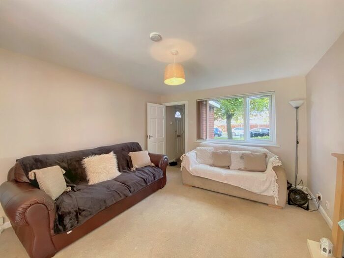 2 Bedroom Maisonette To Rent In Forris Avenue, Hayes, Greater London, UB3