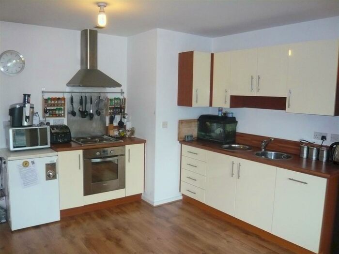 2 Bedroom Flat To Rent In City Point, Chapel Street, Salford, M3