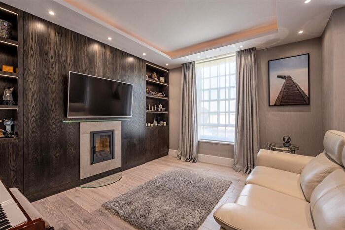 3 Bedroom Flat To Rent In Finchley Road, Temple Fortune, NW11