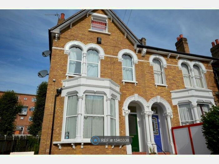 3 Bedroom Flat To Rent In Embleton Road, Lewisham, SE13