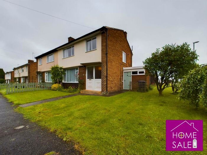 3 Bedroom Semi-Detached House For Sale In Millers Park, Wellingborough, NN8