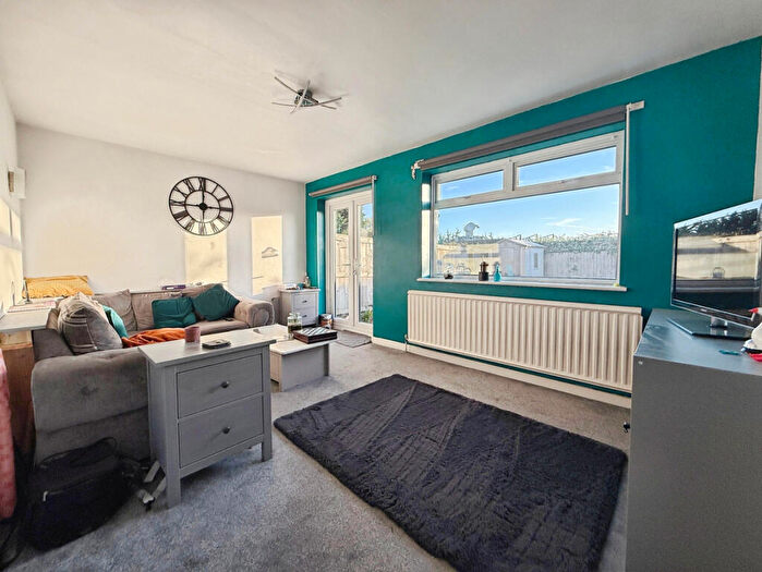 3 Bedroom Semi-Detached House For Sale In Harrow Close, Swindon, SN3