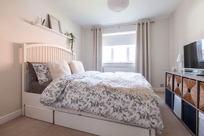 4 Bedroom Detached House For Sale In Trafalgar Avenue, Bletchley, Milton Keynes, MK3