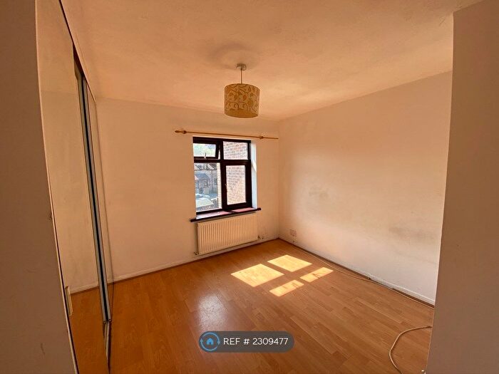 1 Bedroom Semi-Detached House To Rent In Sharpness Close, Hayes, UB4