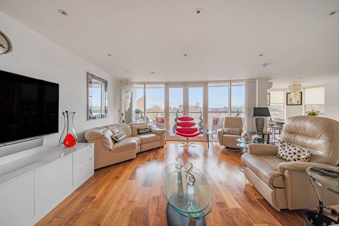 3 Bedroom Flat To Rent In Titan Court, Flower Lane, Mill Hill, NW7