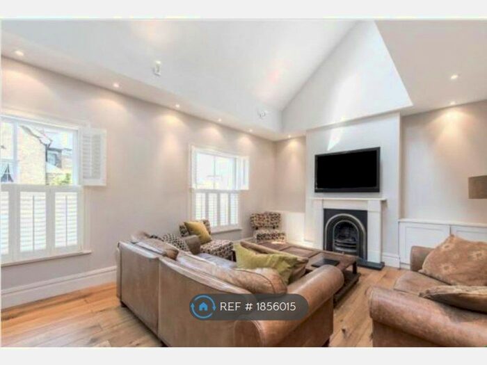 3 Bedroom Flat To Rent In Wandsworth Common, London, SW17